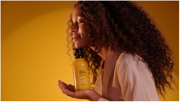 Para lançar nova linha Nativa SPA Ameixa Dourada, o Boticário inova e traz formato inédito ao produzir campanha com Vogue, maior revista de moda do mundo