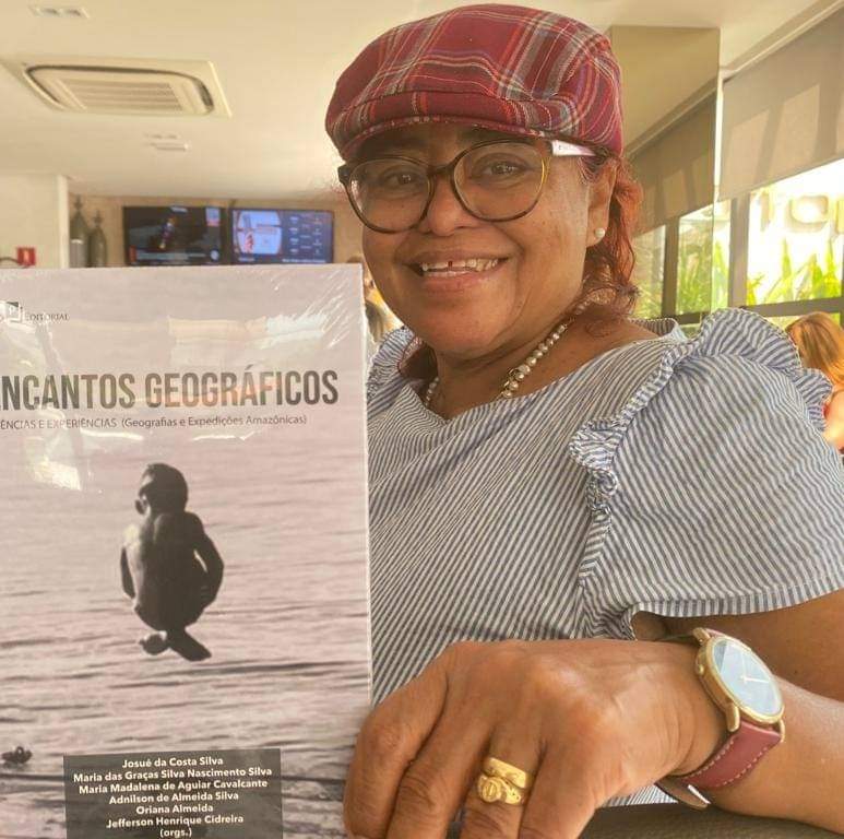 Professora Maria das Graças recebe Prêmio Mulheres Negras por seu legado na educação e no combate ao racismo