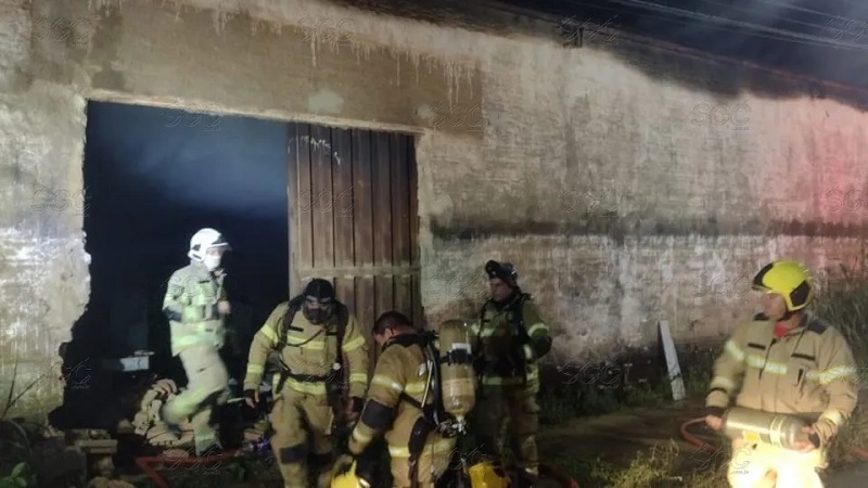 Veja vídeo: Incêndio atinge galpão na zona sul de Porto Velho